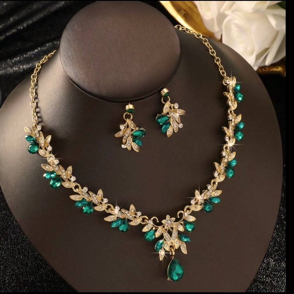 Gold and Emerald Green Gemstone Coordinating Jewelry Set NEW 🏷️